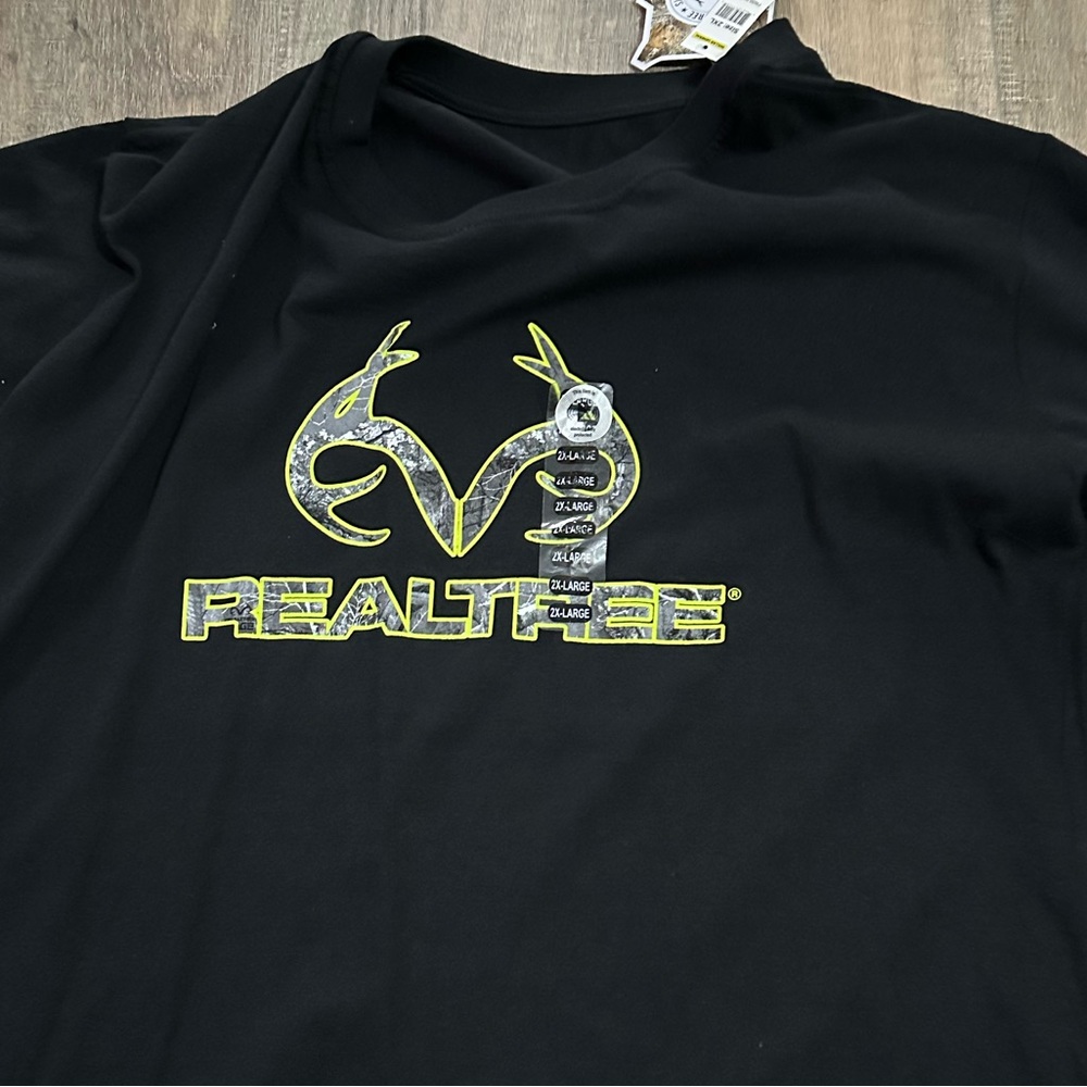 Awesome Look To This Realtree Edge Men’s Shirt 2XL